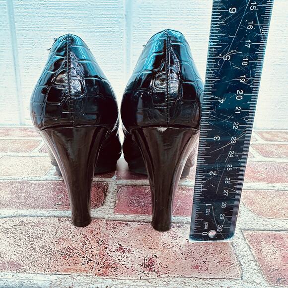 Women's Size 7 Black Faux Croc Skin 3.5" High Heel Slight Platform Classic Pumps - Picture 2 of 16